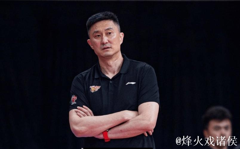 杜锋:为国争光的战士周琦被多次弄倒 有点寒心